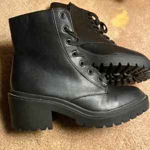 Black boots size 8